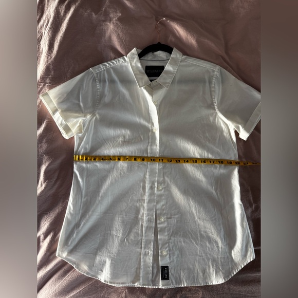 NWOT Wildfang Essential Oxford Button Up - Size Medium - Picture 9 of 9